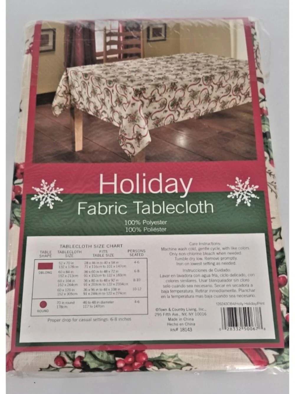NEW Town & Country Christmas Holly Berry Oblong Tablecloth 60x84 Polyester